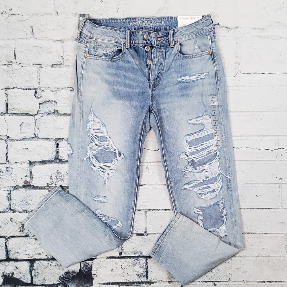 American Eagle Outfitters Light Wash TomGirl Jeans
